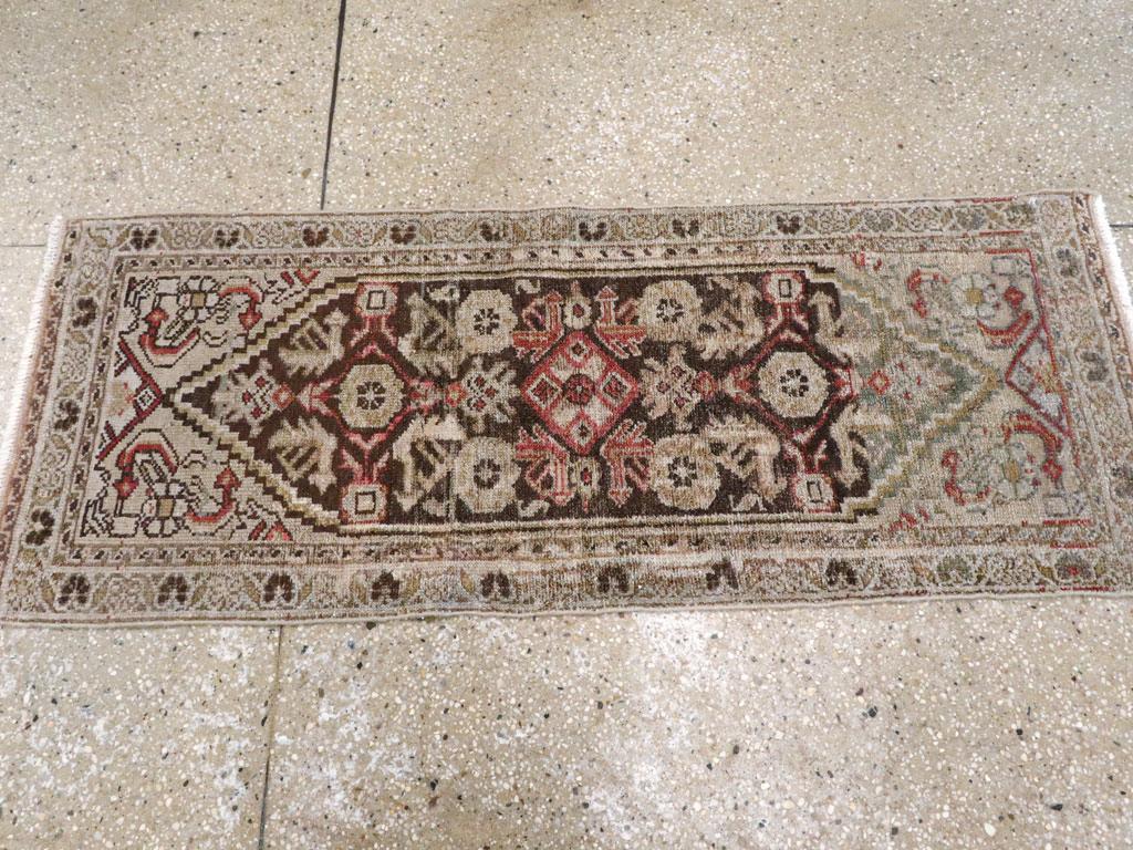 Annodato a mano Galerie Shabab Collection Tappeto da lancio persiano Malayer della metà del XX secolo in vendita