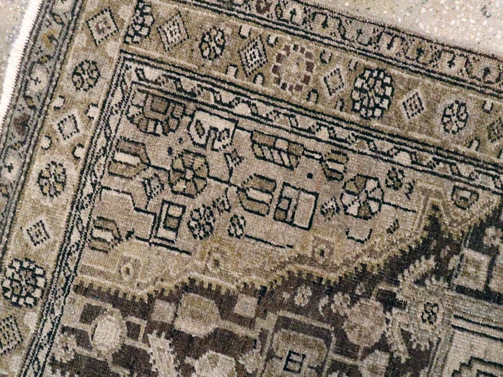 Galerie Shabab Collection Mitte des 20. Jahrhunderts Persischer Malayer Wurfteppich (Wolle) im Angebot