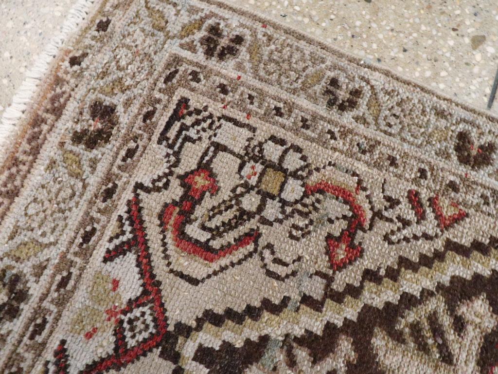 Galerie Shabab Collection Tappeto da lancio persiano Malayer della metà del XX secolo In condizioni ottime in vendita a New York, NY