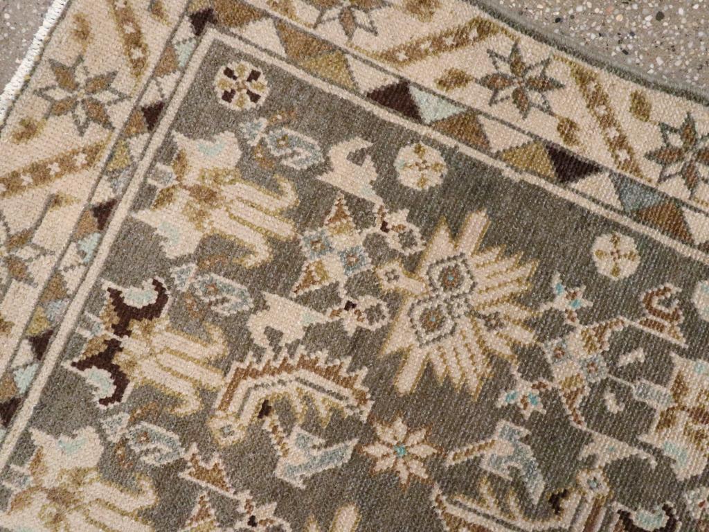 Galerie Shabab Collection Tappeto da lancio persiano Malayer della metà del XX secolo In condizioni ottime in vendita a New York, NY