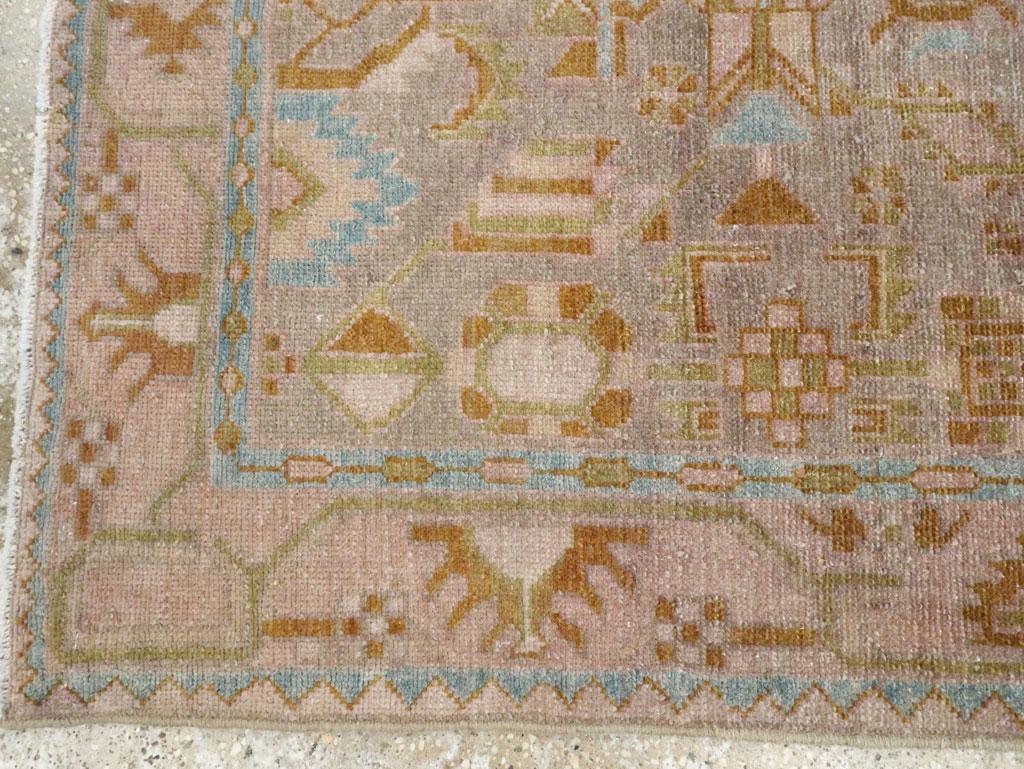Galerie Shabab Collection Mid-20th Century Persian Malayer Throw Rug In condizioni ottime in vendita a New York, NY