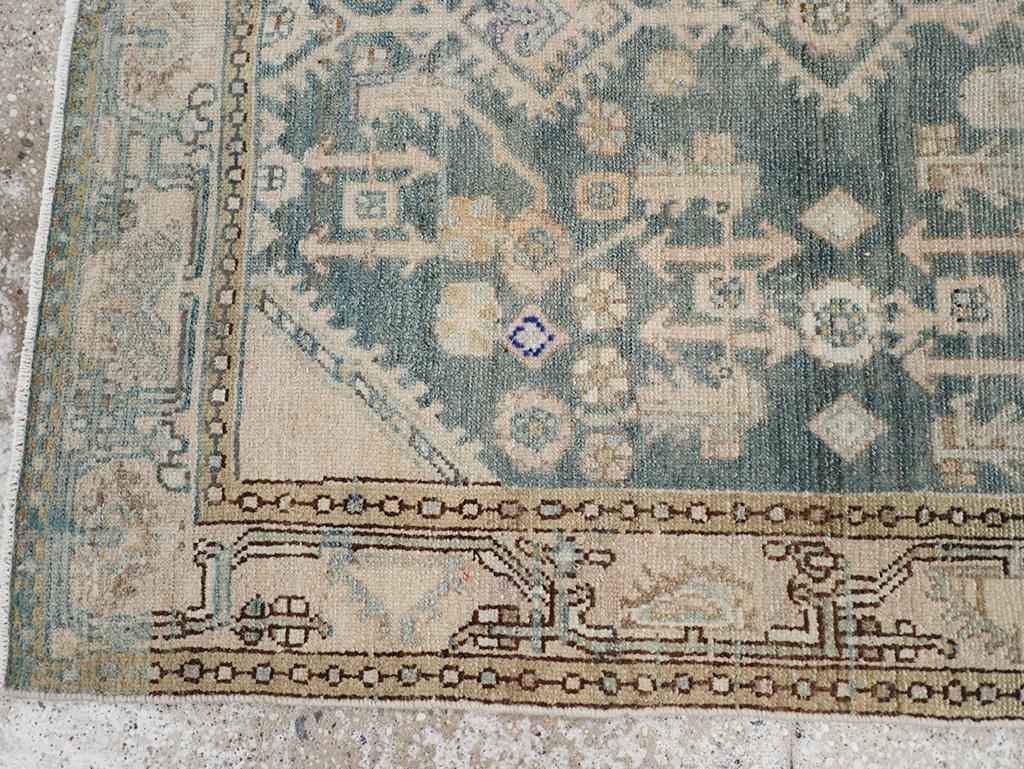 Galerie Shabab Collection Tappeto da lancio persiano Malayer della metà del XX secolo In condizioni ottime in vendita a New York, NY