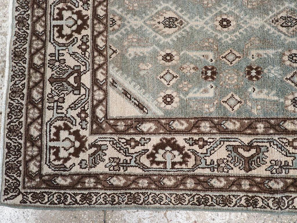 Galerie Shabab Collection Mid-20th Century Persian Malayer Throw Rug im Zustand „Hervorragend“ im Angebot in New York, NY