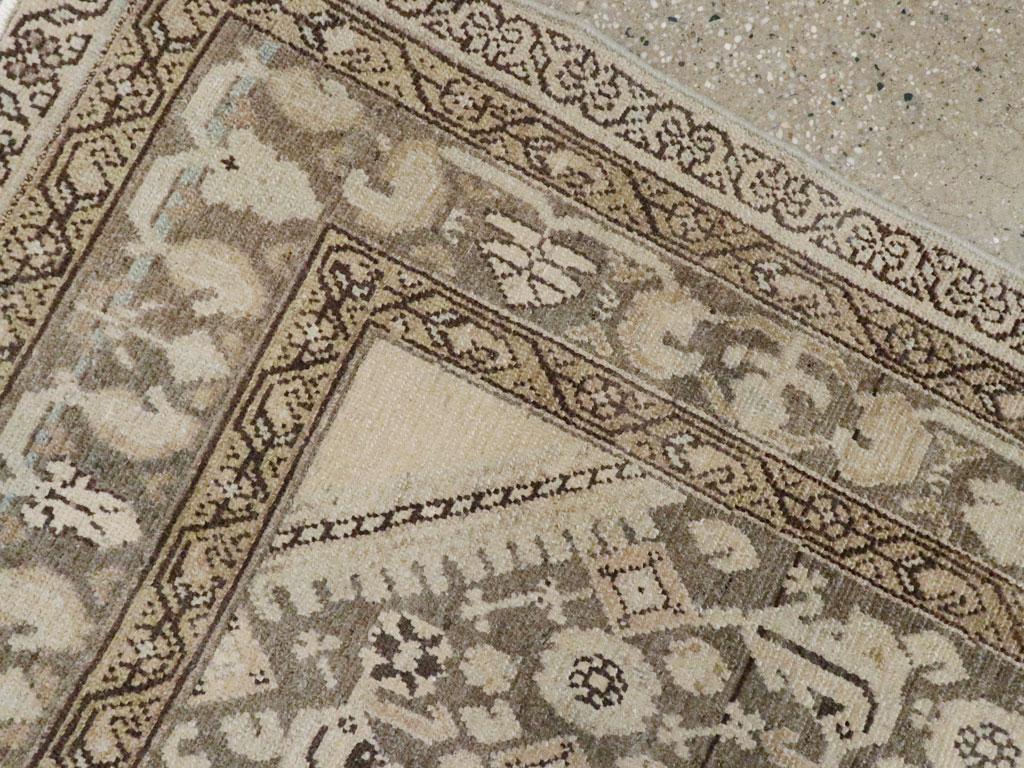 Galerie Shabab Collection Mitte des 20. Jahrhunderts Persischer Malayer Wurfteppich (Wolle) im Angebot
