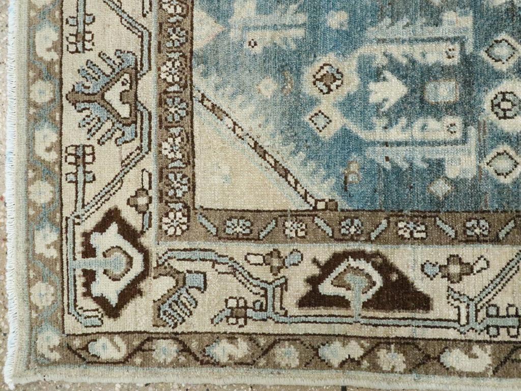 Galerie Shabab Collection Mitte des 20. Jahrhunderts Persischer Malayer Wurfteppich (Wolle) im Angebot