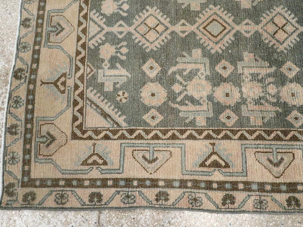 Galerie Shabab Collection Mitte des 20. Jahrhunderts Persischer Malayer Wurfteppich (Wolle) im Angebot