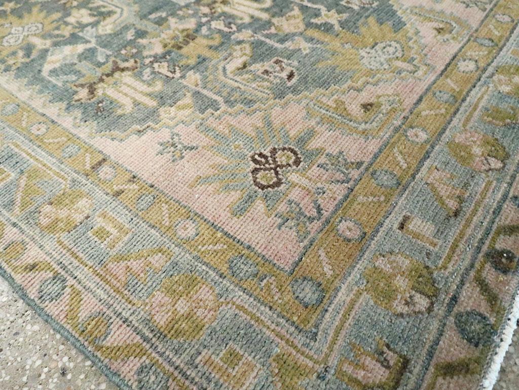 Lana Galerie Shabab Collection Tappeto da lancio persiano Malayer della metà del XX secolo in vendita