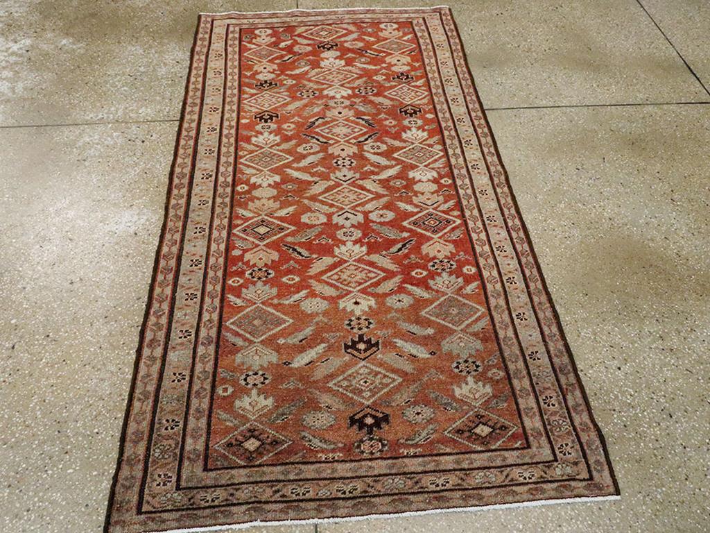 Lana Galerie Shabab Collection Tappeto da lancio persiano Malayer della metà del XX secolo in vendita