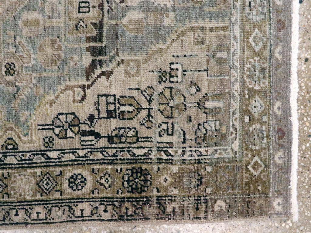 Galerie Shabab Collection Mitte des 20. Jahrhunderts Persischer Malayer Wurfteppich im Angebot 1