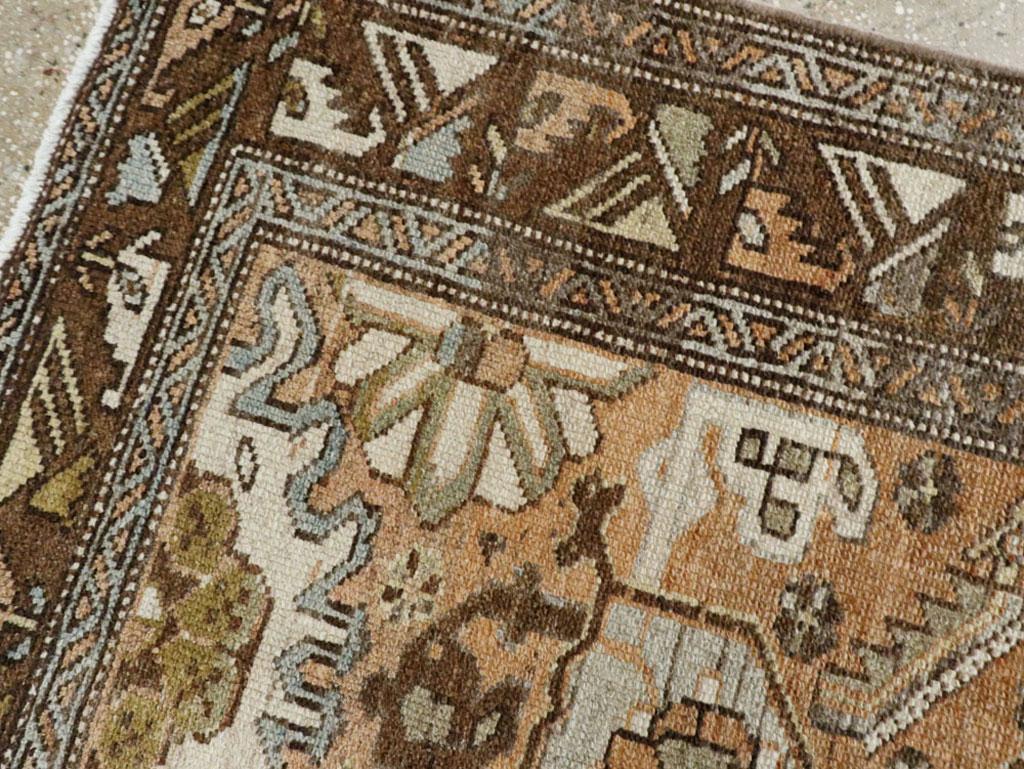 Galerie Shabab Collection Mitte des 20. Jahrhunderts Persischer Malayer Wurfteppich im Angebot 1