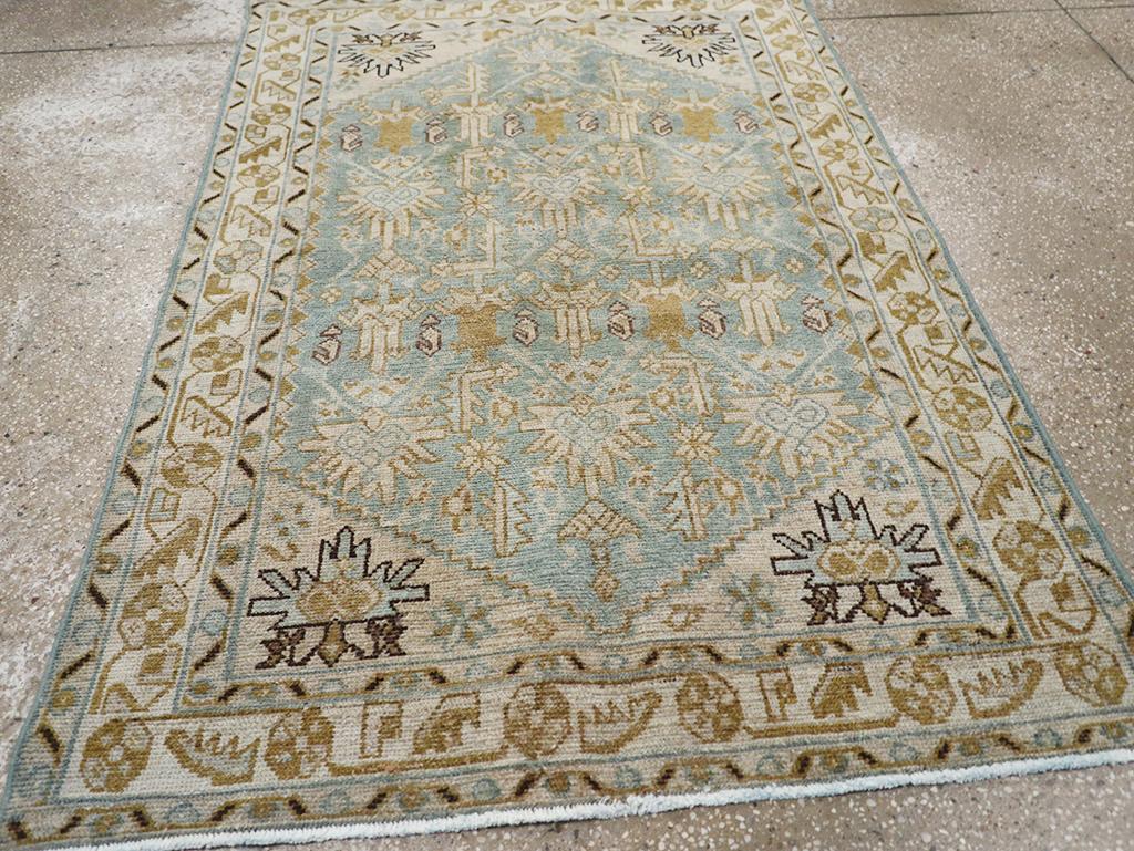 Lana Galerie Shabab Collection Tappeto da lancio persiano Malayer della metà del XX secolo in vendita