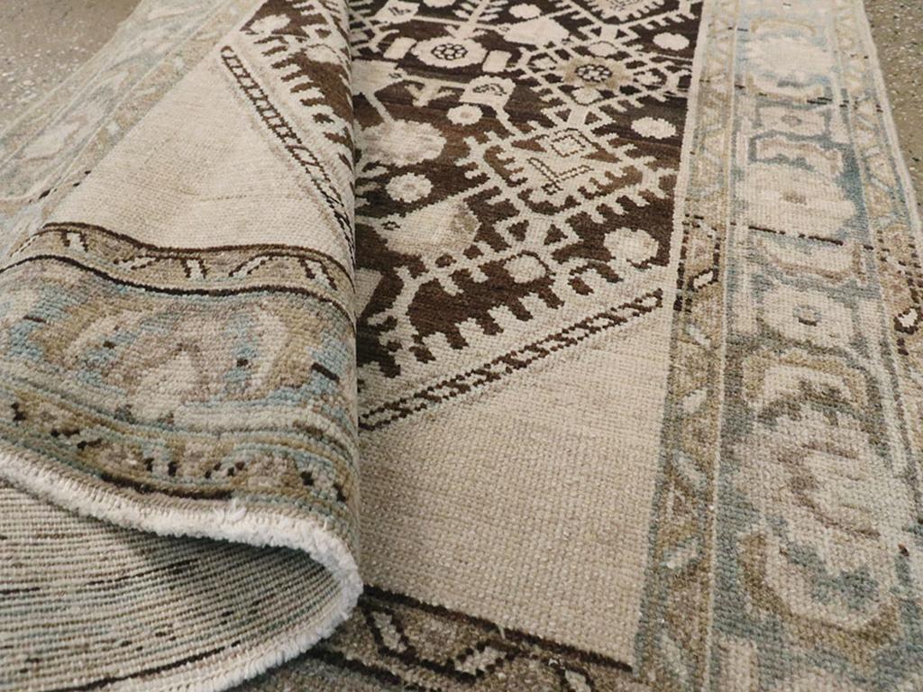 Galerie Shabab Collection Mitte des 20. Jahrhunderts Persischer Malayer Wurfteppich im Angebot 1