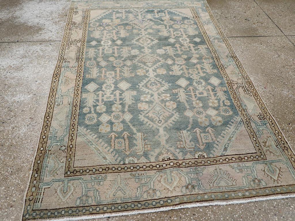 Lana Galerie Shabab Collection Tappeto da lancio persiano Malayer della metà del XX secolo in vendita