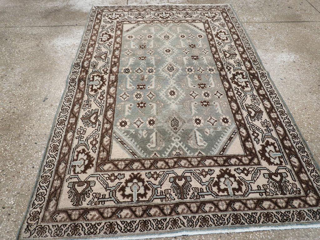 Galerie Shabab Collection Mid-20th Century Persian Malayer Throw Rug (20. Jahrhundert) im Angebot