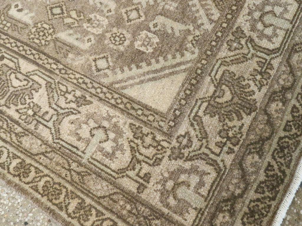 Galerie Shabab Collection Mitte des 20. Jahrhunderts Persischer Malayer Wurfteppich im Angebot 1