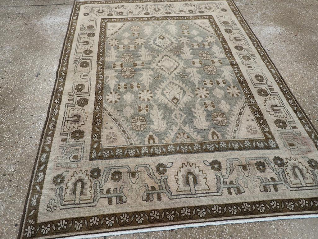 Galerie Shabab Collection Mid-20th Century Persian Malayer Throw Rug (20. Jahrhundert) im Angebot