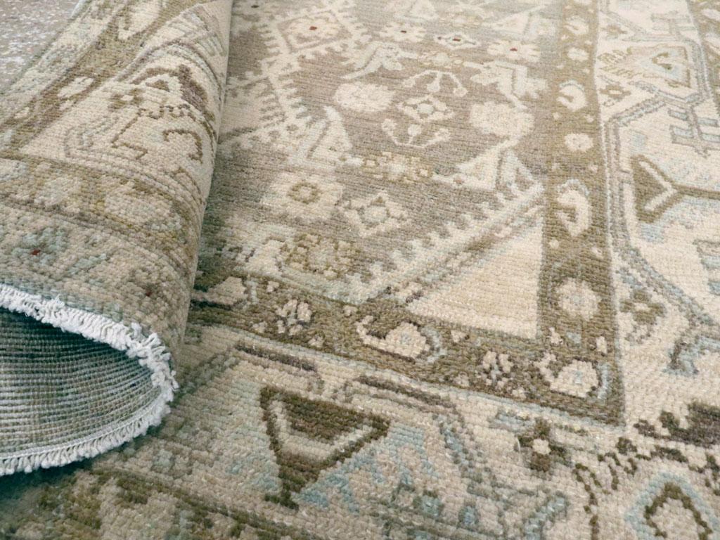 Lana Galerie Shabab Collection Tappeto da lancio persiano Malayer della metà del XX secolo in vendita