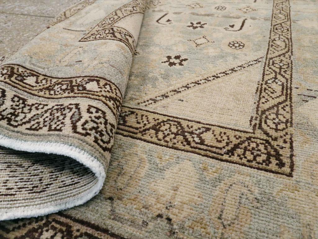 Galerie Shabab Collection Mitte des 20. Jahrhunderts Persischer Malayer Wurfteppich im Angebot 1