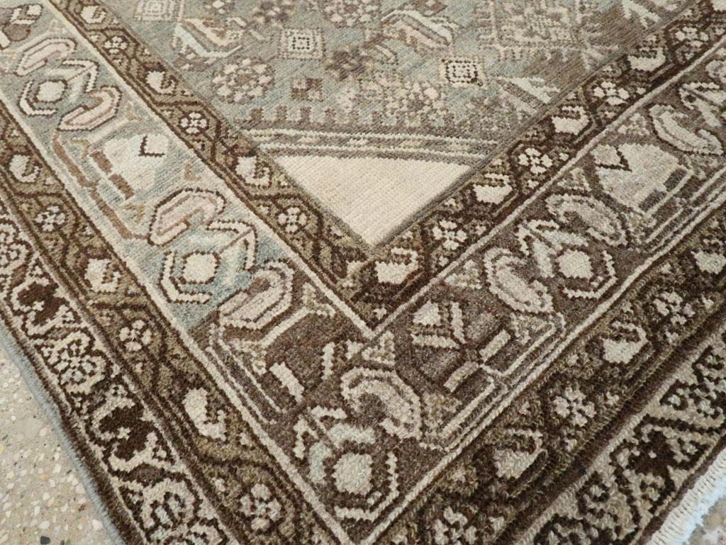 Galerie Shabab Collection Mitte des 20. Jahrhunderts Persischer Malayer Wurfteppich im Angebot 1