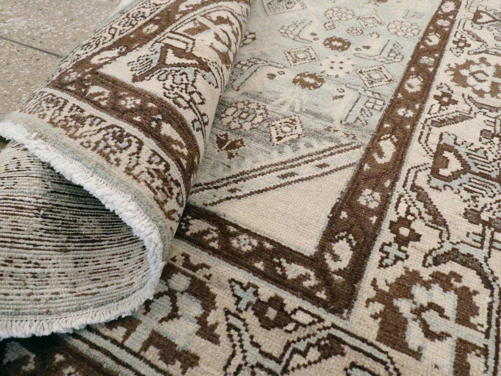 Galerie Shabab Collection Mitte des 20. Jahrhunderts Persischer Malayer Wurfteppich im Angebot 1