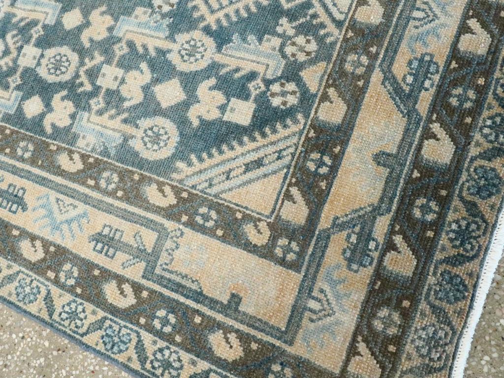 Galerie Shabab Collection Mitte des 20. Jahrhunderts Persischer Malayer Wurfteppich im Angebot 1