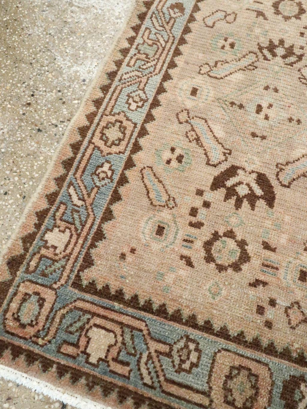 Lana Galerie Shabab Collection Tappeto da lancio persiano Malayer della metà del XX secolo in vendita