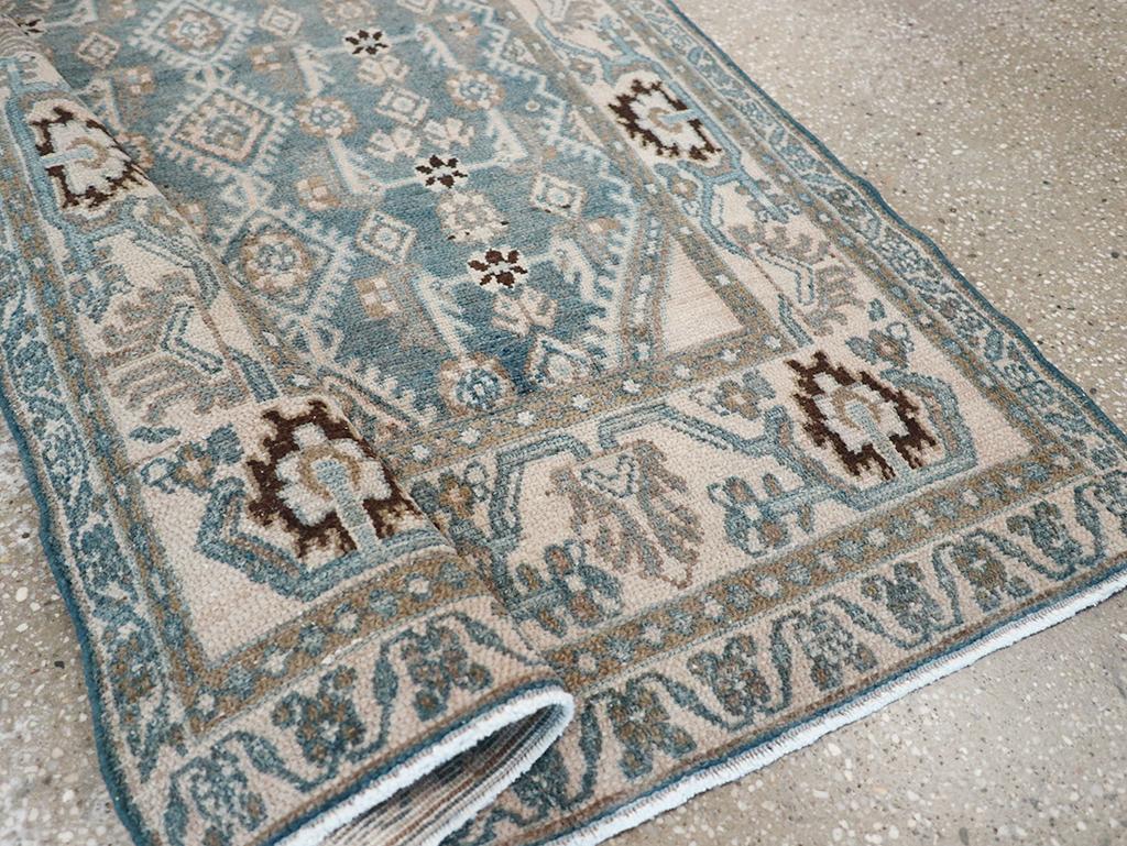 Galerie Shabab Collection Tappeto da lancio persiano Malayer della metà del XX secolo in vendita 1