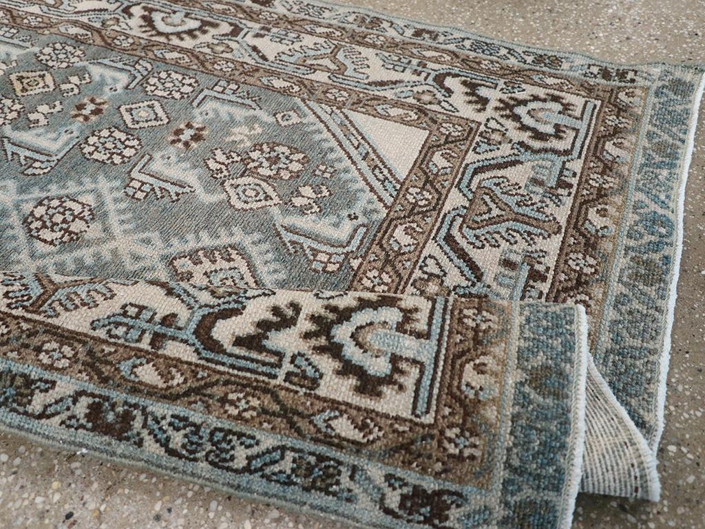 Galerie Shabab Collection Tappeto da lancio persiano Malayer della metà del XX secolo in vendita 1