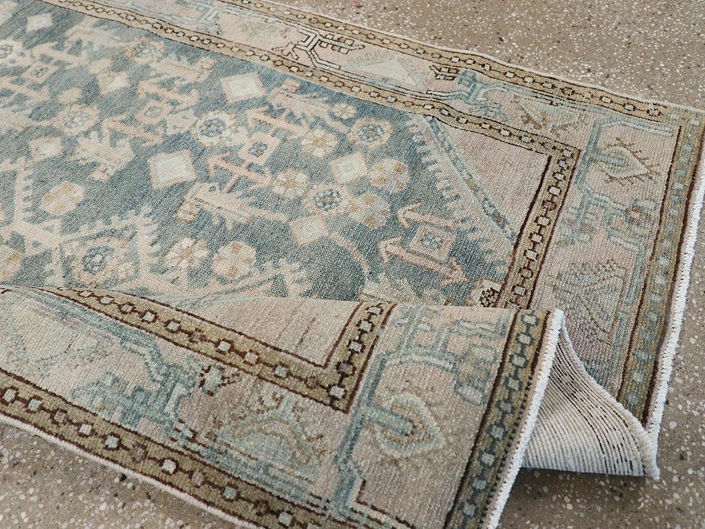 Galerie Shabab Collection Tappeto da lancio persiano Malayer della metà del XX secolo in vendita 1