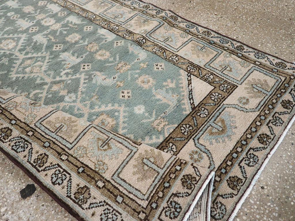 Galerie Shabab Collection Tappeto da lancio persiano Malayer della metà del XX secolo in vendita 1