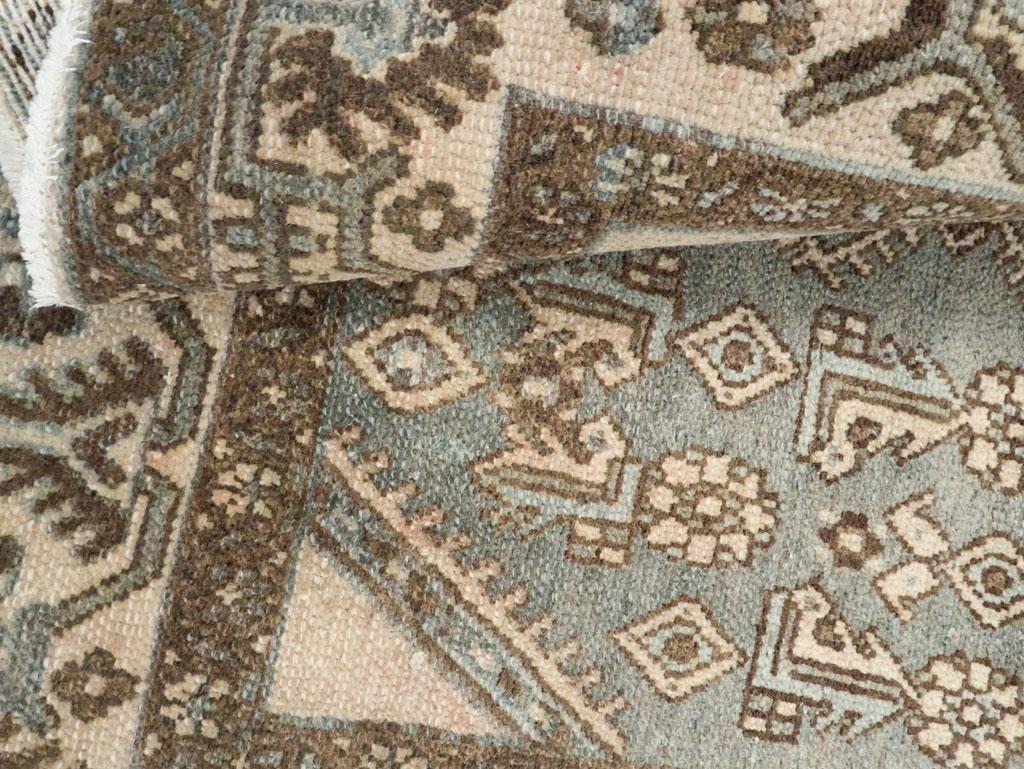 Galerie Shabab Collection Tappeto da lancio persiano Malayer della metà del XX secolo in vendita 1