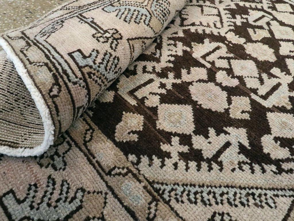 Galerie Shabab Collection Mitte des 20. Jahrhunderts Persischer Malayer Wurfteppich im Angebot 2