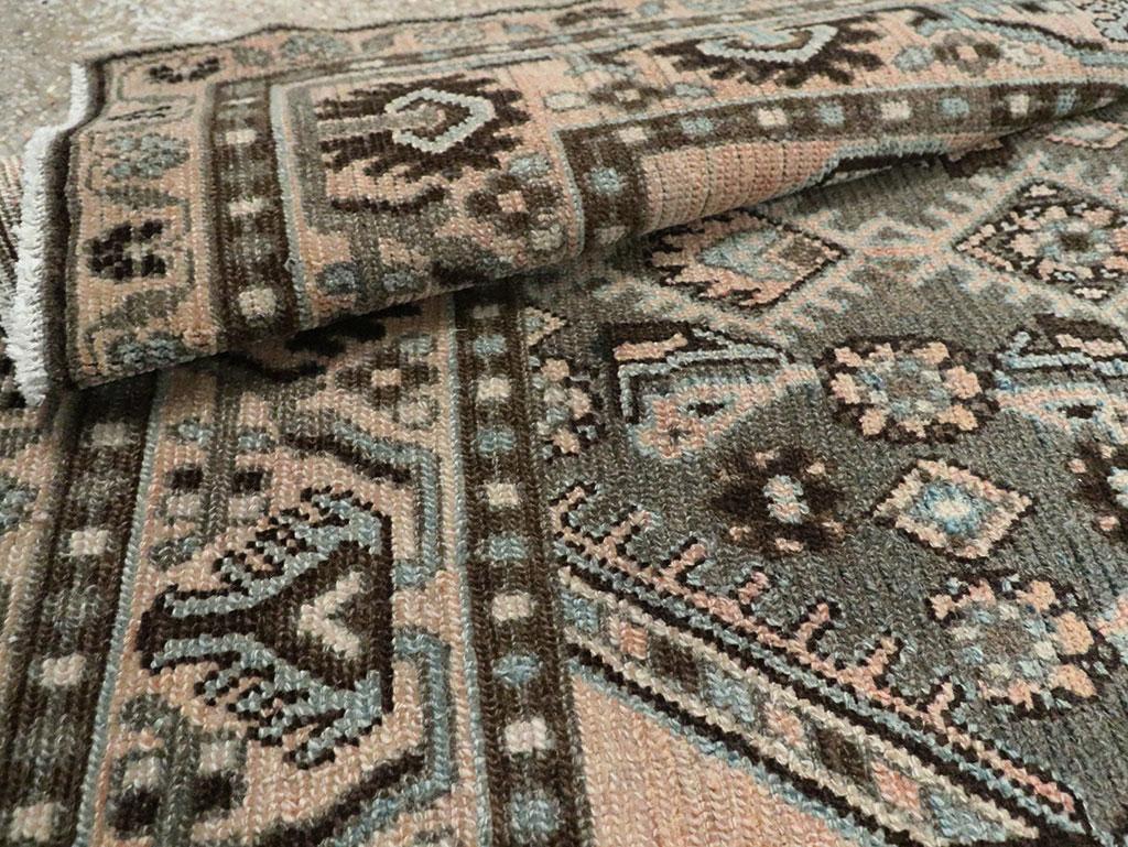 Galerie Shabab Collection Mitte des 20. Jahrhunderts Persischer Malayer Wurfteppich im Angebot 2