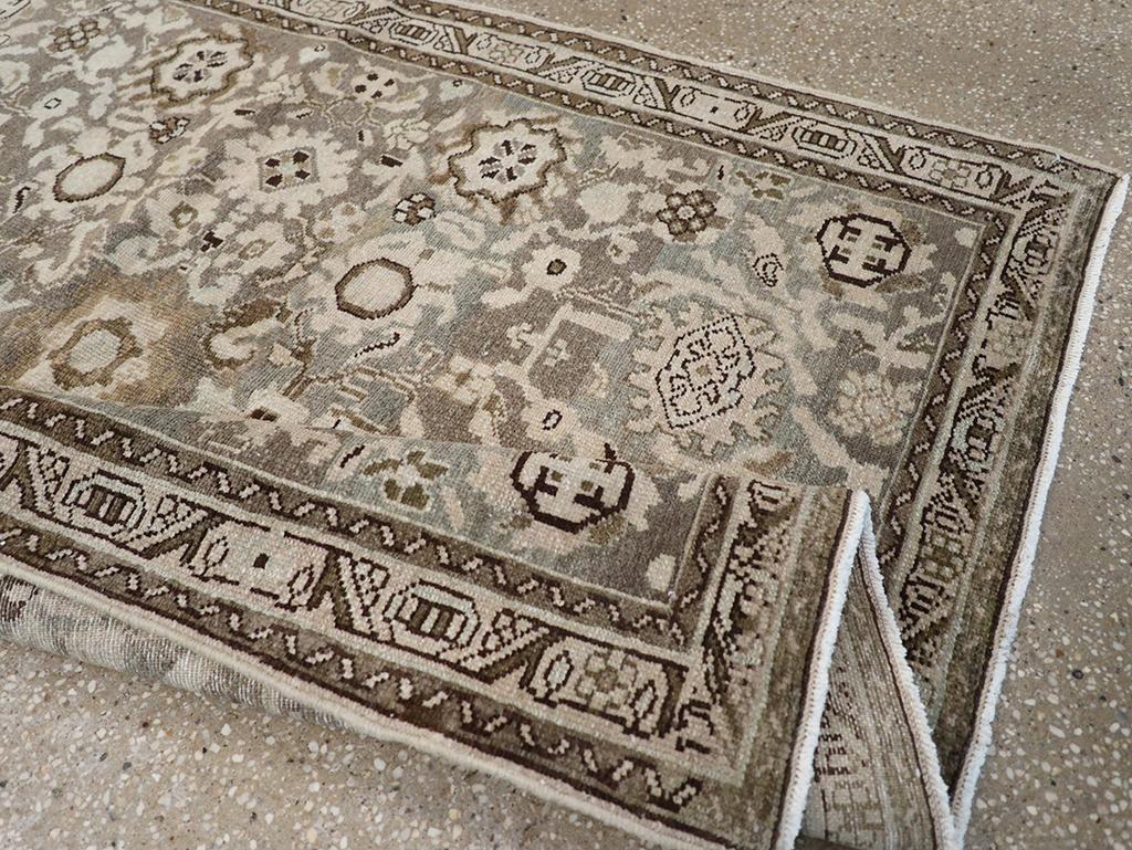 Galerie Shabab Collection Mitte des 20. Jahrhunderts Persischer Malayer Wurfteppich im Angebot 2