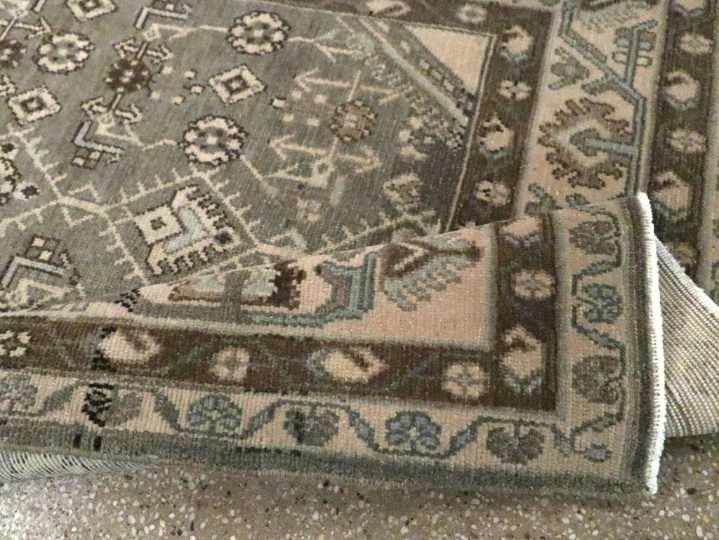 Galerie Shabab Collection Mitte des 20. Jahrhunderts Persischer Malayer Wurfteppich im Angebot 2