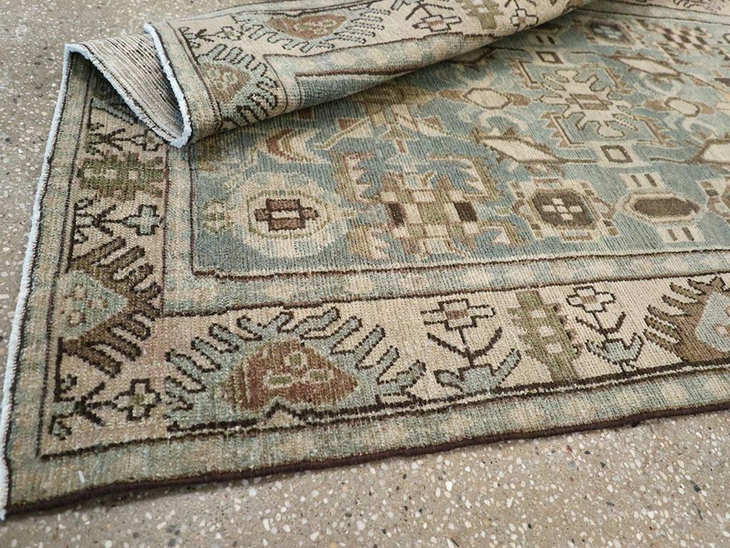 Galerie Shabab Collection Mitte des 20. Jahrhunderts Persischer Malayer Wurfteppich im Angebot 3