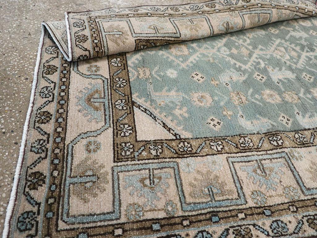 Galerie Shabab Collection Tappeto da lancio persiano Malayer della metà del XX secolo in vendita 2