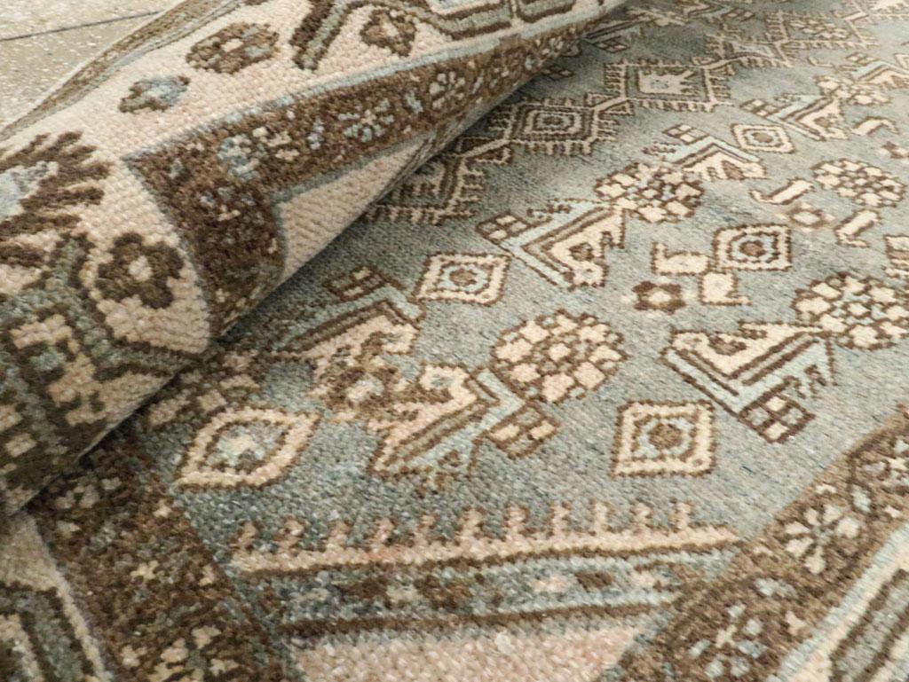 Galerie Shabab Collection Tappeto da lancio persiano Malayer della metà del XX secolo in vendita 2