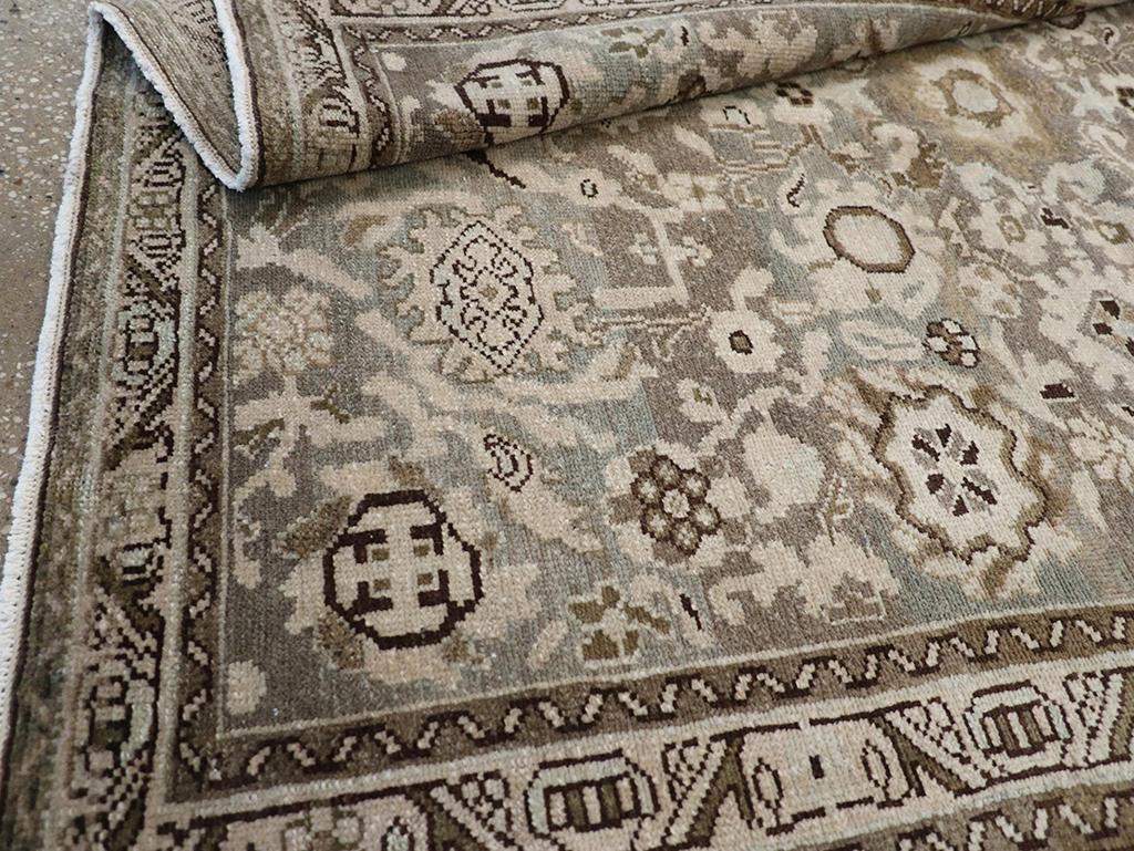 Galerie Shabab Collection Mitte des 20. Jahrhunderts Persischer Malayer Wurfteppich im Angebot 3