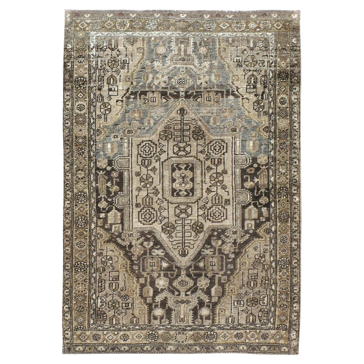 Galerie Shabab Collection Mitte des 20. Jahrhunderts Persischer Malayer Wurfteppich im Angebot
