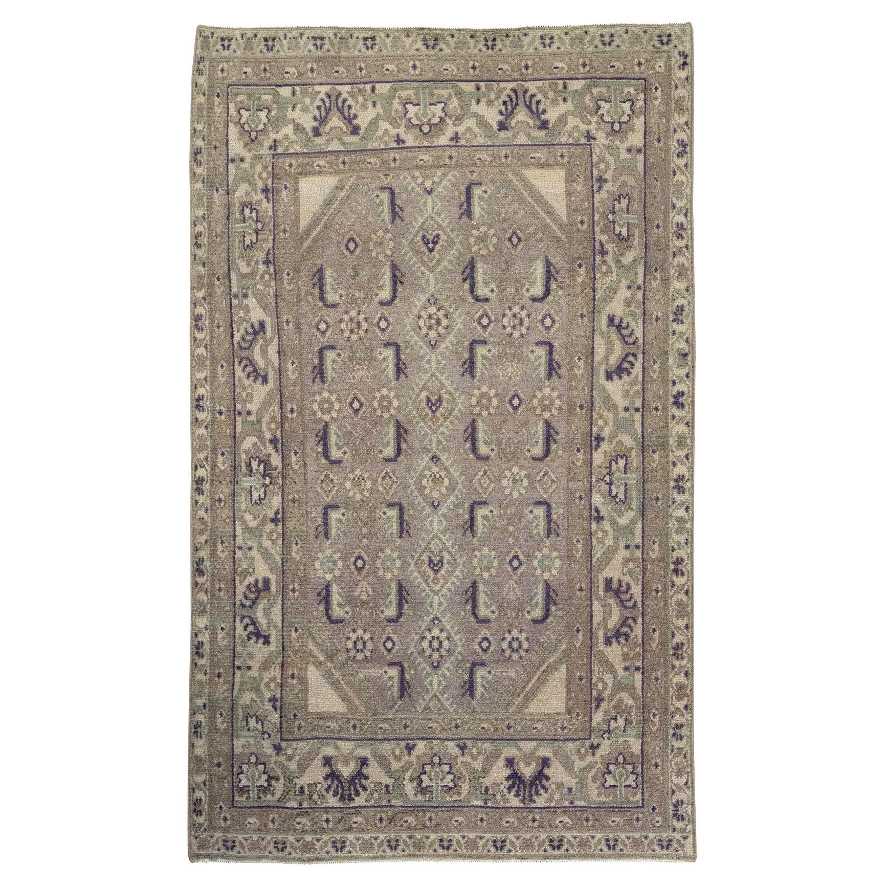 Galerie Shabab Collection Tappeto da lancio persiano Malayer della metà del XX secolo in vendita