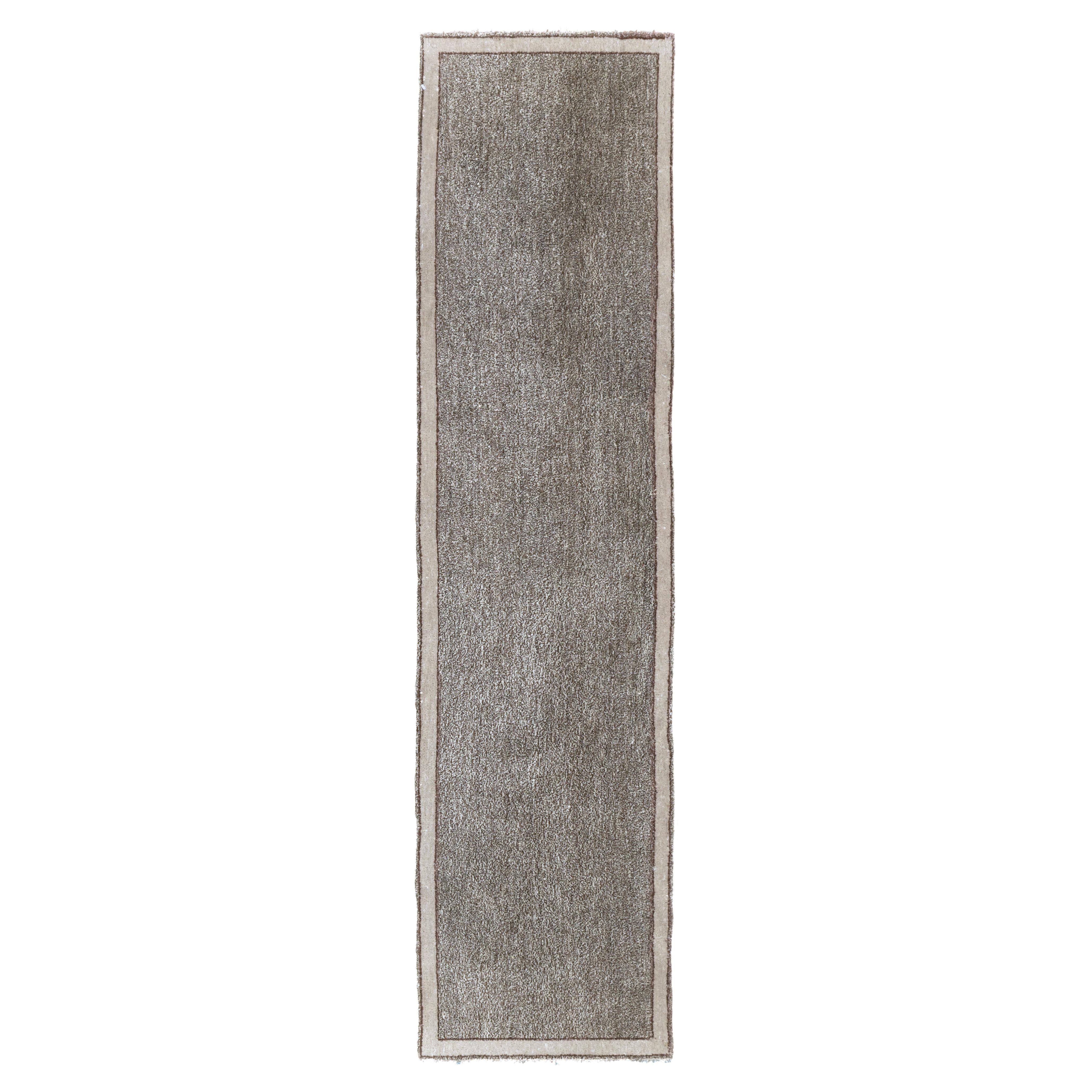 Galerie Shabab Collection Mid-20th Century Persian Mashad Runner (Chemin de table) en vente