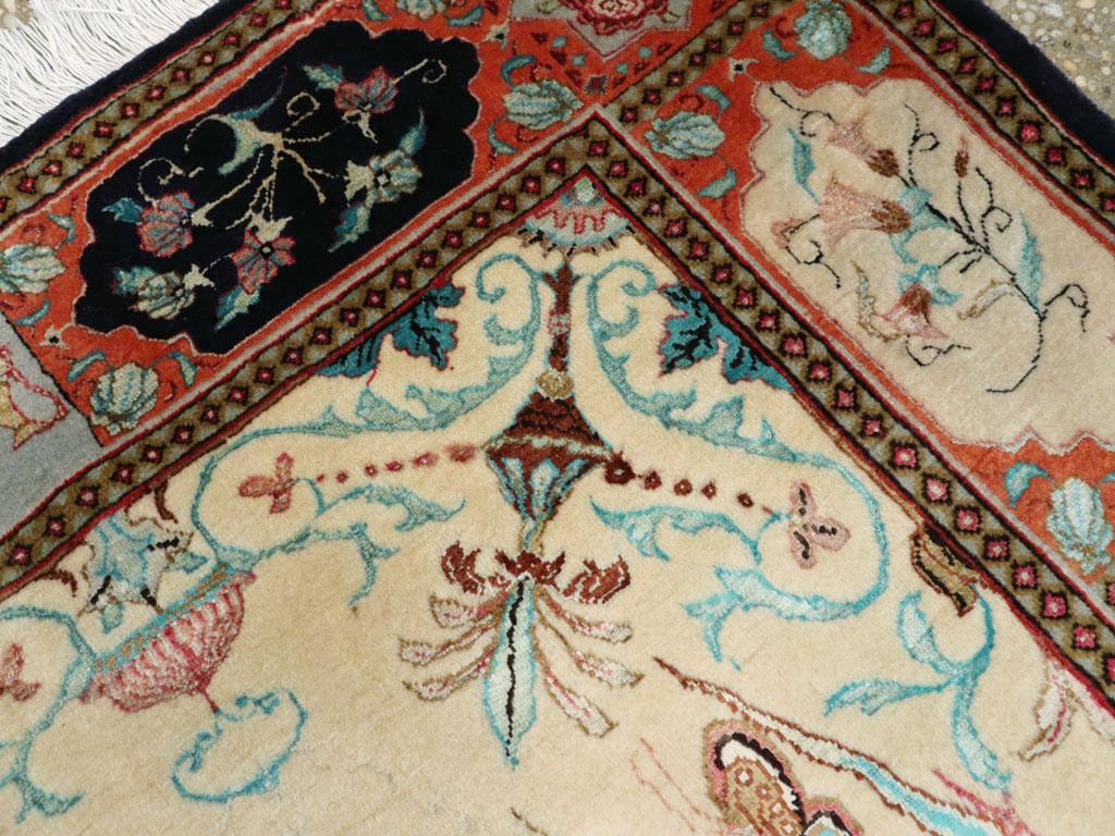 Colección Galerie Shabab Alfombra pictórica persa Quom de mediados del siglo XX Anudado a mano en venta