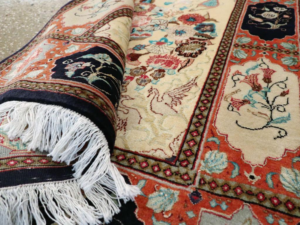 Colección Galerie Shabab Alfombra pictórica persa Quom de mediados del siglo XX Lana en venta