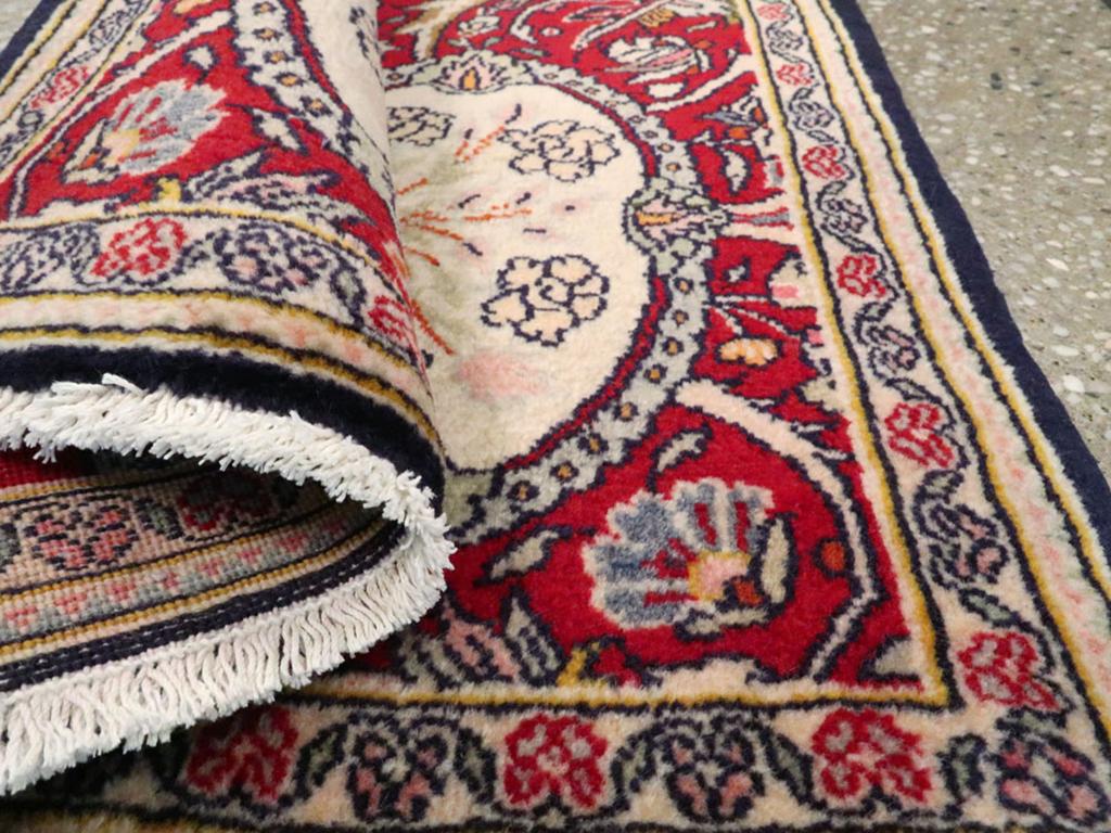 Persiano Galerie Shabab Collection'S Tappeto persiano Quom della metà del XX secolo in vendita