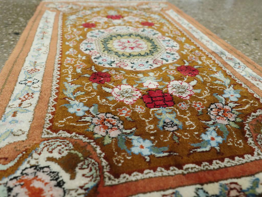 Rustique Collection Shabab, tapis de soie Quom persan du milieu du 20e siècle en vente