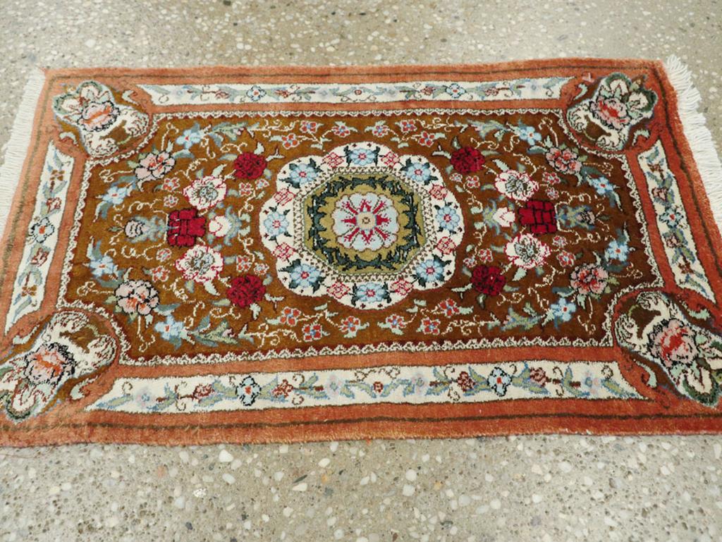 Perse Collection Shabab, tapis de soie Quom persan du milieu du 20e siècle en vente