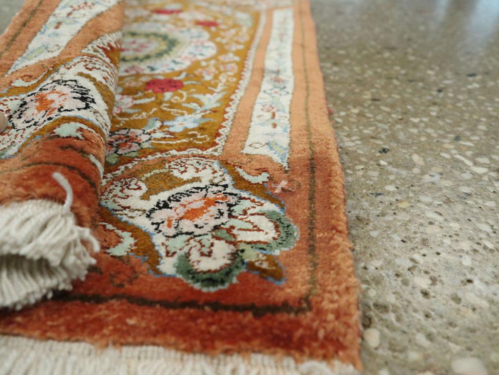 Collection Shabab, tapis de soie Quom persan du milieu du 20e siècle Excellent état - En vente à New York, NY