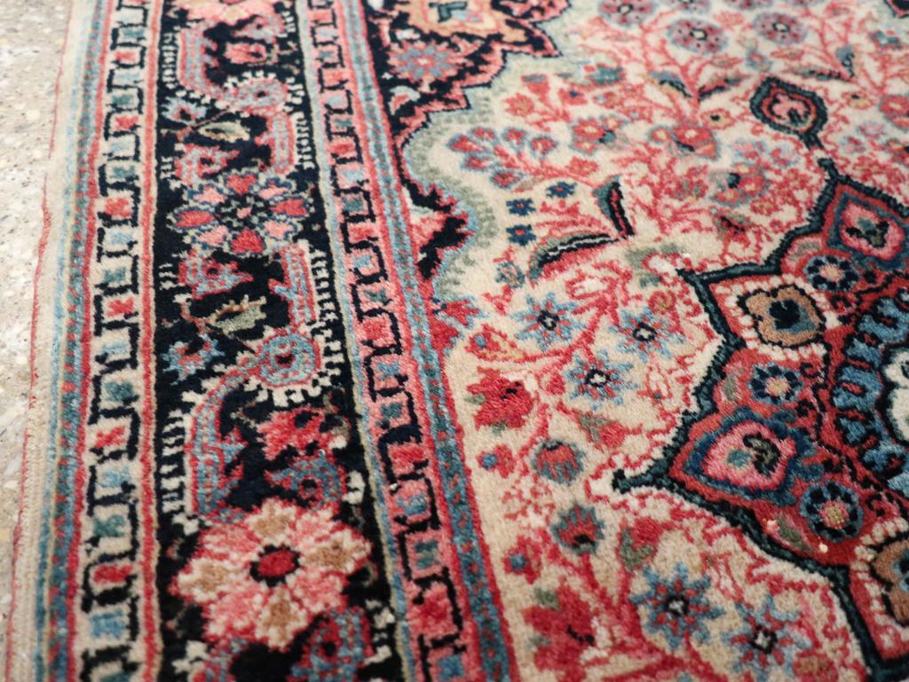 Galerie Shabab Collection Persischer Sarouk-Teppich aus der Mitte des 20. (Rustikal) im Angebot