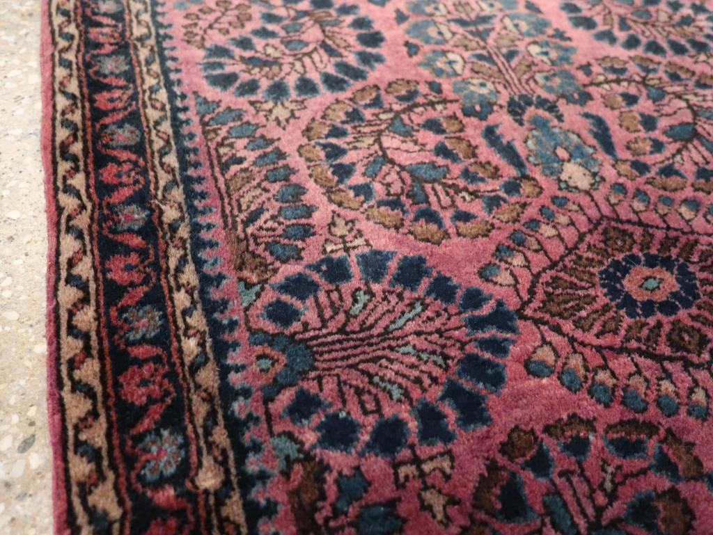 Rustico Galerie Shabab Collection'S Tappeto persiano Sarouk della metà del XX secolo in vendita
